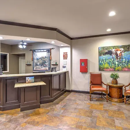 La Quinta By Wyndham Marble Falls-3