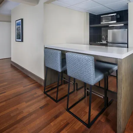Doubletree By Hilton Manhattan, Ks-2