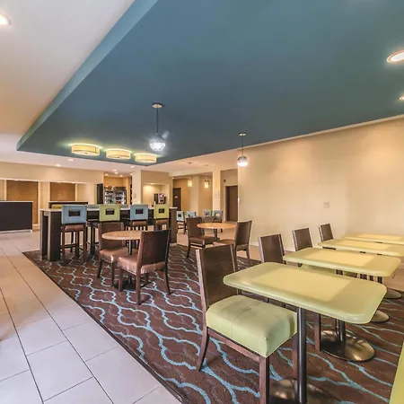 La Quinta By Wyndham Collinsville - St. Louis-3