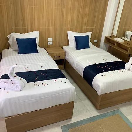 Hours Pyramids Inn-2