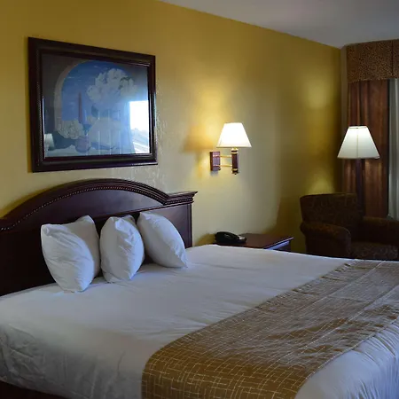 Travelodge By Wyndham Montgomery East-3