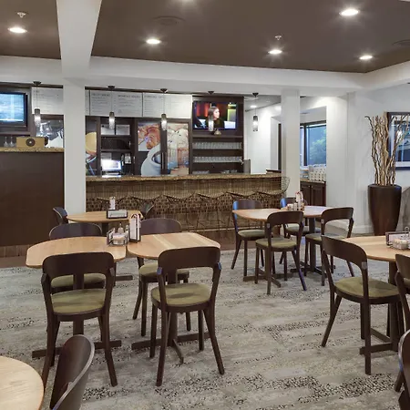 Courtyard By Marriott Portsmouth-3