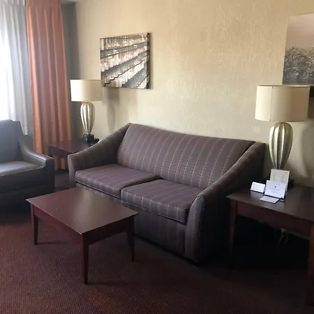 Ivy Court Inn And Suites-3