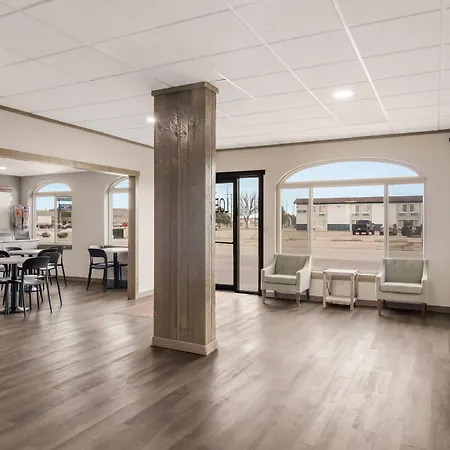Econo Lodge Scottsbluff-2