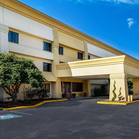 Baymont By Wyndham Meridian-2
