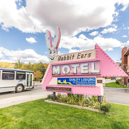 Rabbit Ears Motel-2