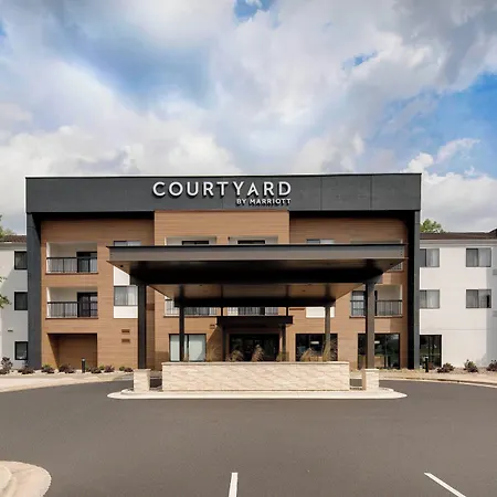 Courtyard Grand Rapids Airport-3