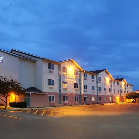 Baymont By Wyndham Galesburg-3