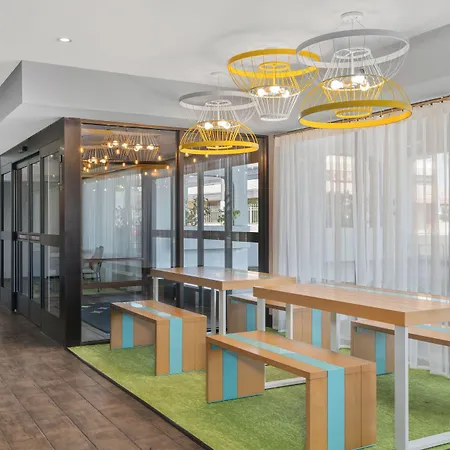 Spark By Hilton Bakersfield Central-2