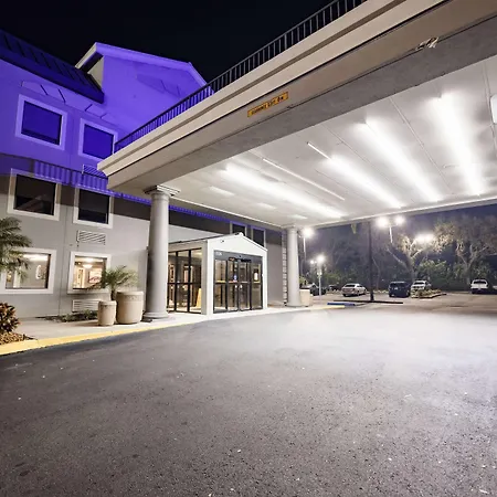 La Quinta Inn By Wyndham Tampa Near Busch Gardens-2
