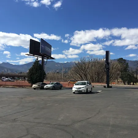 Howard Johnson By Wyndham Colorado Springs-3