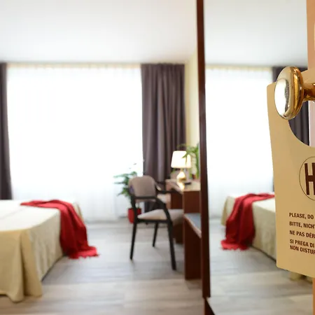 Hotel Krystal-2