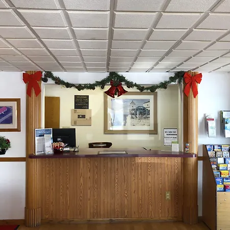Travelodge By Wyndham Escanaba-3