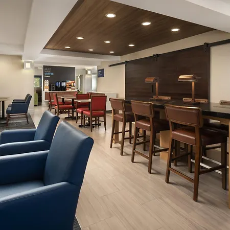 Holiday Inn Express Hotel & Suites Belmont By Ihg-2
