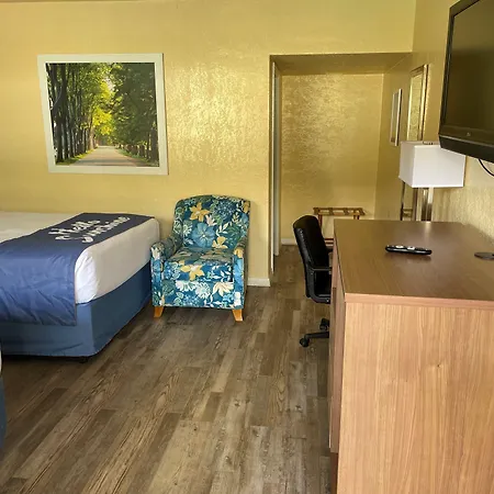 University Inn-3