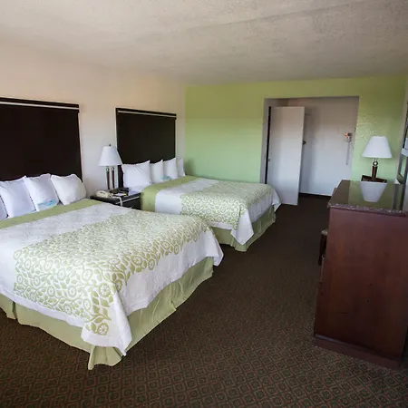 Days Inn By Wyndham Oceanside-2