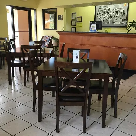 Super 8 By Wyndham Walterboro-3