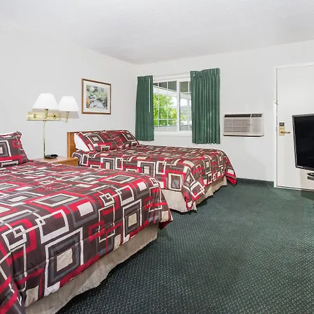 Travelodge By Wyndham Grants Pass-3