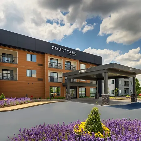Courtyard Lexington South/Hamburg Place-2