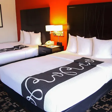 Ramada By Wyndham Oceanside-3