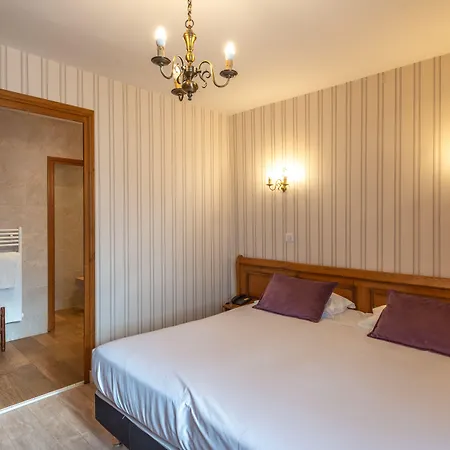 Logis Hotel de La Cloche-3