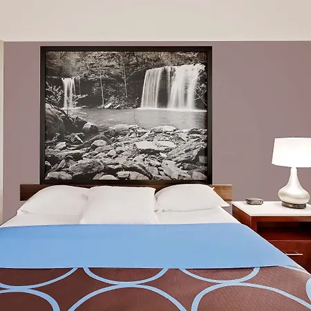 Super 8 By Wyndham Fayetteville-2