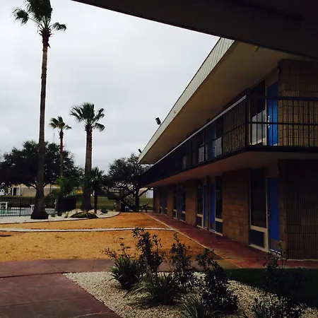 Americas Best Value Inn Beeville-3