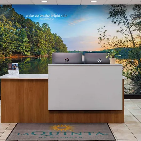 La Quinta Inn & Suites By Wyndham Mooresville-3