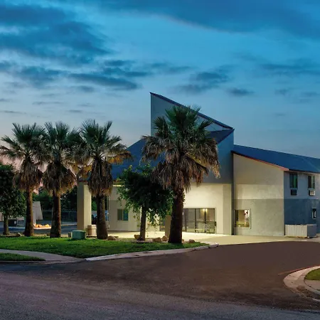 Super 8 By Wyndham New Braunfels I-35-2