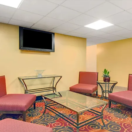 Super 8 By Wyndham Stamford/New York City Area-3