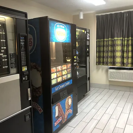Super 8 By Wyndham Bedford Dfw Airport West-3