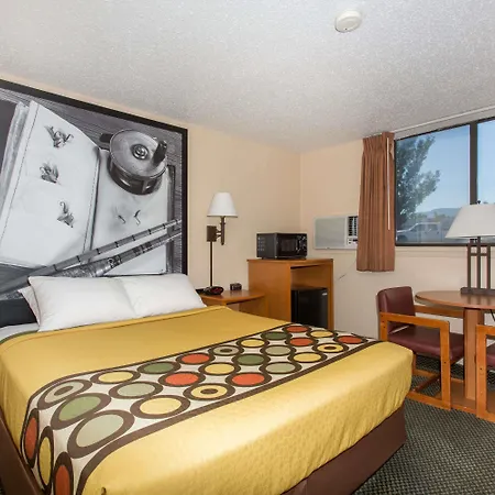 Super 8 By Wyndham Casper West By The River-3