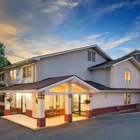Super 8 By Wyndham Newburgh/West Point Stewart Intl Airport-3