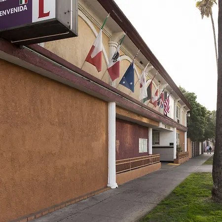 Hollywood Guest Inn-2