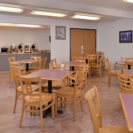 Americas Best Value Inn & Suites-Birch Run-3