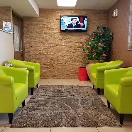 Super 8 By Wyndham Plattsburgh-2