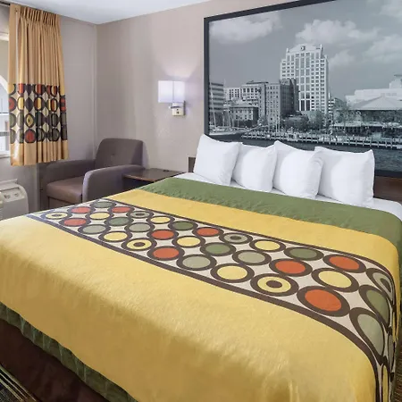 Super 8 By Wyndham Williamsburg/Historic Area-2