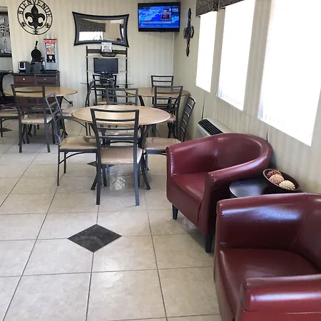 Super 8 By Wyndham Natchitoches-3