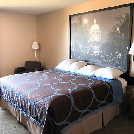 Super 8 By Wyndham Dodgeville-2