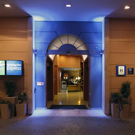 Holiday Inn Express Ciudad de las Ciencias, an IHG Hotel-3