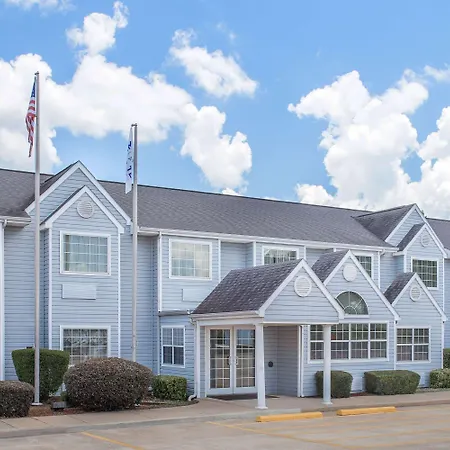 Microtel Inn & Suites By Wyndham Broken Bow-2