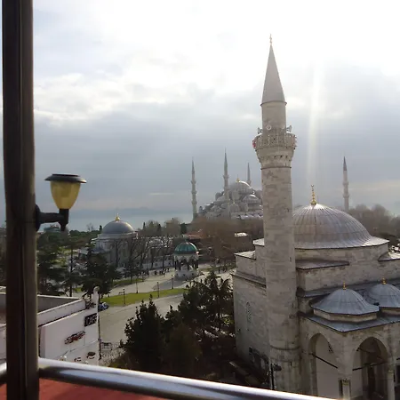 Lapis Inn Hotel & Spa-3