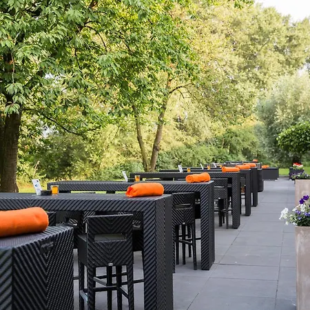 Postillion Hotel Deventer-3