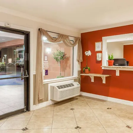 Super 8 By Wyndham Bakersfield/Central-2