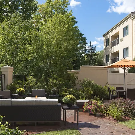 Courtyard By Marriott Traverse City-3