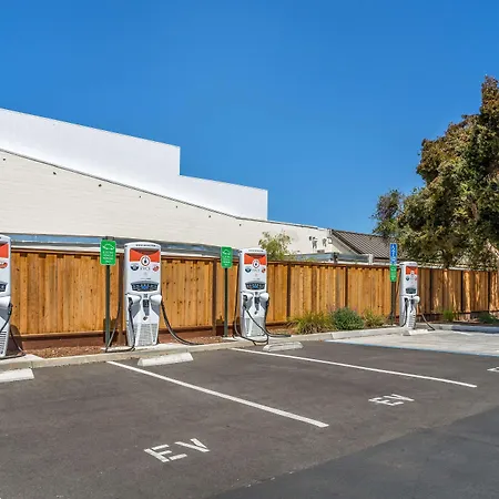 Best Western Plus Capitola By-The-Sea Inn & Suites-2