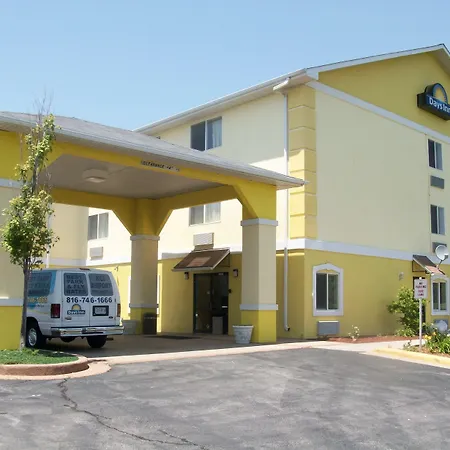 Days Inn By Wyndham Kansas City International Airport-3