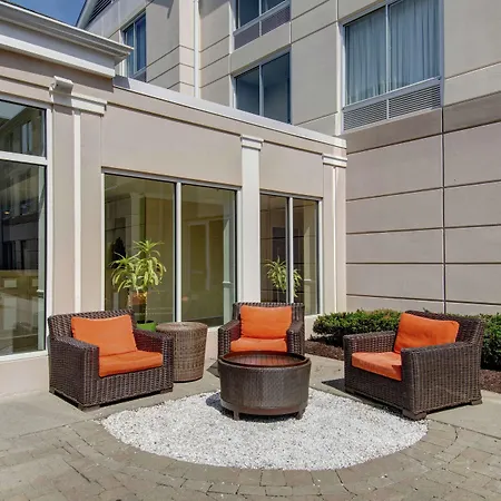 Hilton Garden Inn Norwalk-3