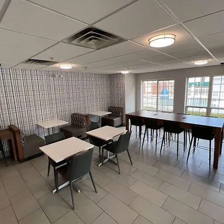 Microtel Inn & Suites By Wyndham Charlotte/Northlake-2