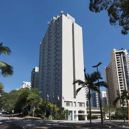 Quality Suites Alphaville-2